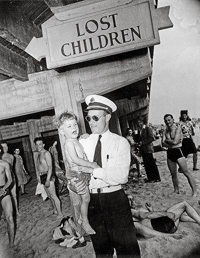 Weegee-Coney-Island-1941-3