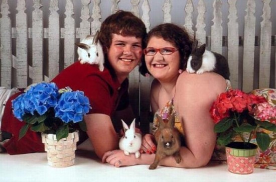 Weird-Odd-Family-Photos-Awkward-Bunnies