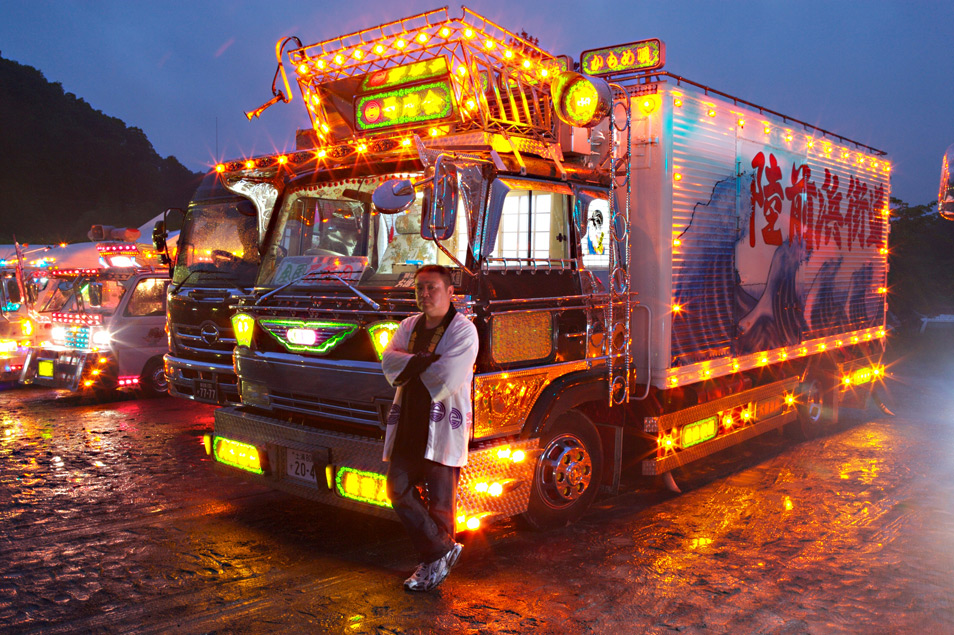 real life transformers   u201cdekotora u201d japanese truck art