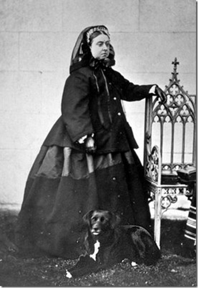 Queen Victoria in Mourning Dress 02_thumb[1]