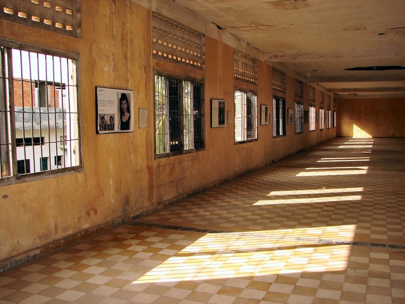 1280px-Tuol_Sleng_Genocide_Museum_Cells