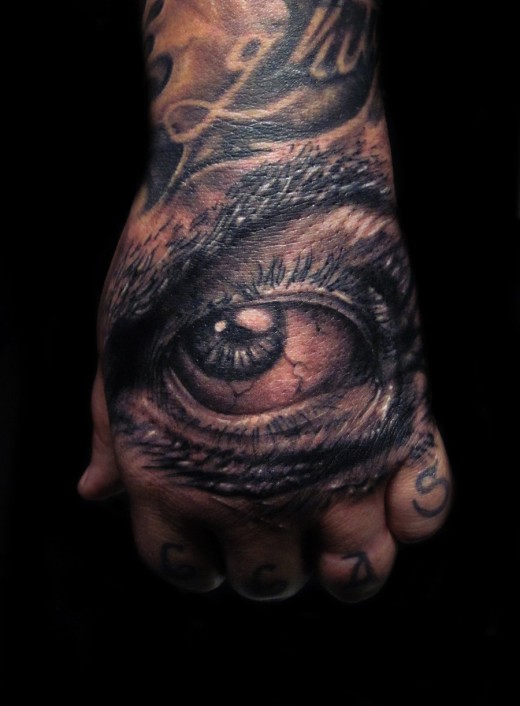 Eye-Hand-Tattoo-Trend-520x706