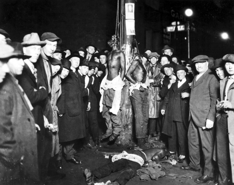 Duluth-lynching-postcard