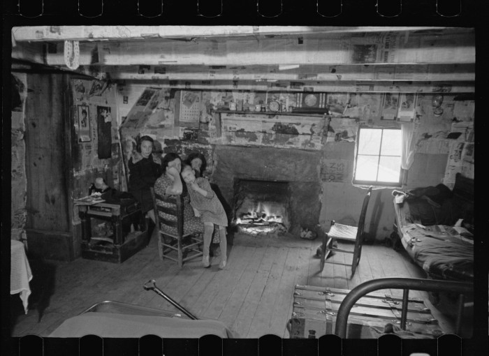  Interior of mountain farmhouse, Appalachian Mountains near Marshall, North Carolina Creator(s): Mydans, Carl, photographer Related Names: United States. Resettlement Administration. Date Created/Published: 1936 Mar.