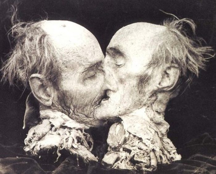 joel-peter-witkin-the-kiss
