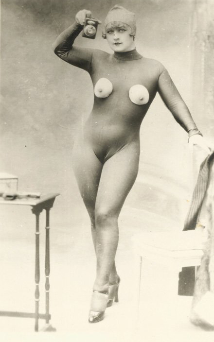 Yva-Richard-topless